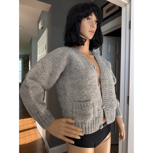 Peruvian Alpaca V neck Sweater in gray faux button down side pockets medium - Picture 13 of 15